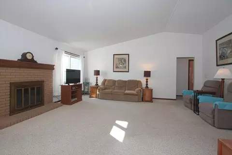 Living - 3015 Middlebury Ct E, Aurora, IL 60504 photo 2 of 4