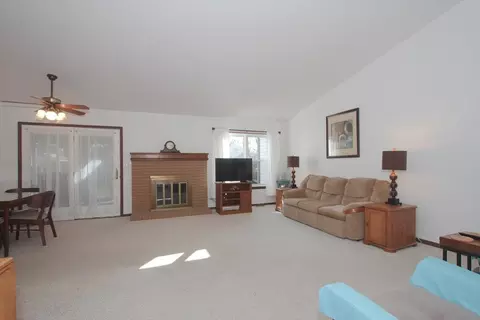 Living - 3015 Middlebury Ct E, Aurora, IL 60504 photo 3 of 4