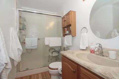 Bath - 3015 Middlebury Ct E, Aurora, IL 60504 photo 1 of 2