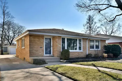 703 S Fairfield Ave, Elmhurst, IL 60126