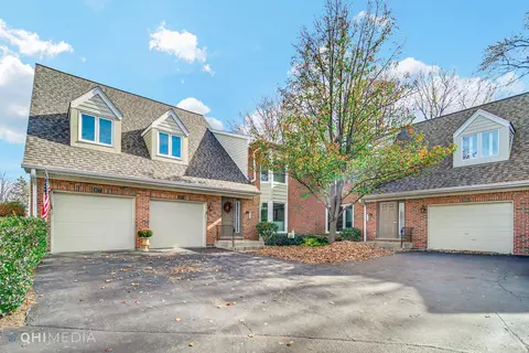 1679 N Belmont Ct, Arlington Heights, IL 60004