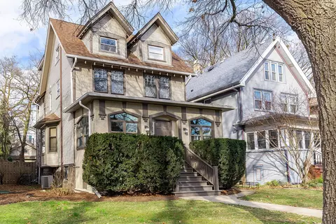 725 S Elmwood Ave, Oak Park, IL 60304