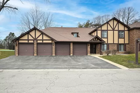 1736 Harrow Ct #C, Wheaton, IL 60189