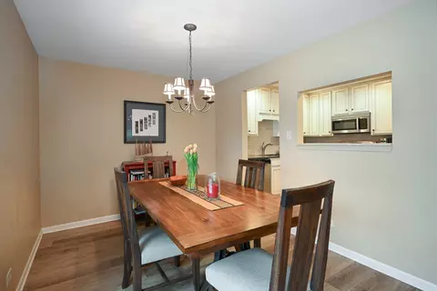 Dining - 1736 Harrow Ct #C, Wheaton, IL 60189 photo 3 of 3
