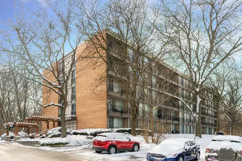 5810 Oakwood Dr #3B, Lisle, IL 60532