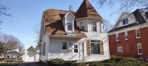 304 N Division Ave, Polo, IL 61064
