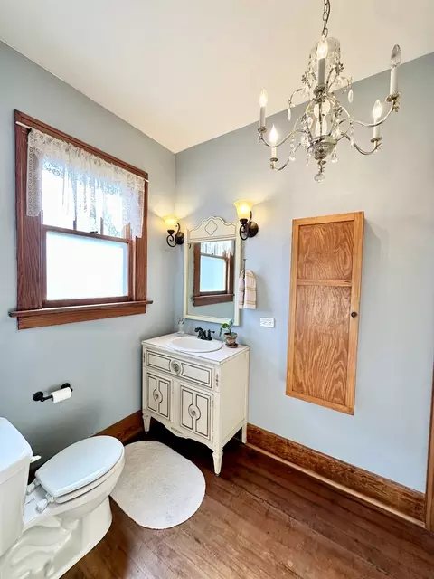 Bath - 104 N Commonwealth Ave, Elgin, IL 60123 photo 1 of 5