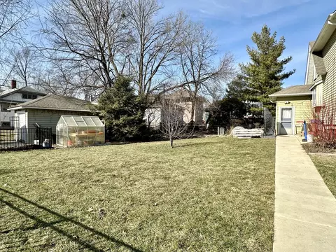 Exterior - 104 N Commonwealth Ave, Elgin, IL 60123 photo 7 of 9