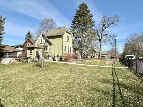 Exterior - 104 N Commonwealth Ave, Elgin, IL 60123 photo 6 of 9