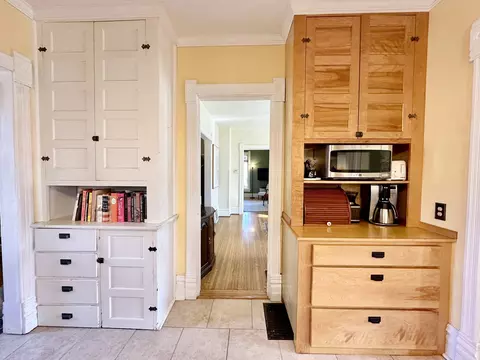 Kitchen - 104 N Commonwealth Ave, Elgin, IL 60123 photo 4 of 6