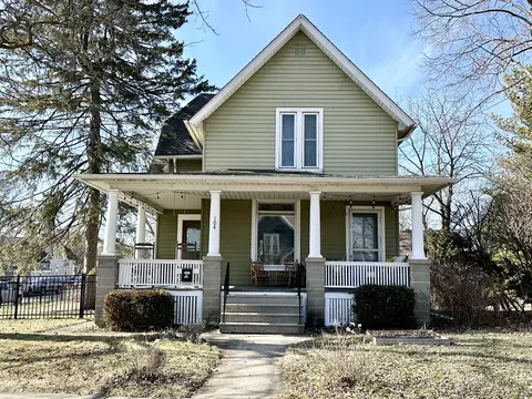 104 N Commonwealth Ave, Elgin, IL 60123