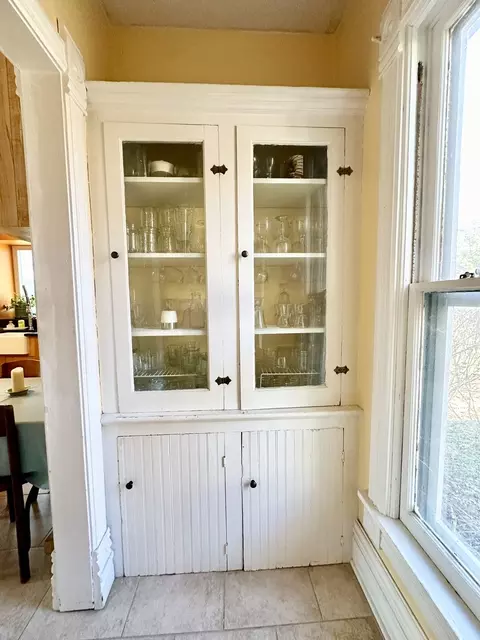Kitchen - 104 N Commonwealth Ave, Elgin, IL 60123 photo 5 of 6