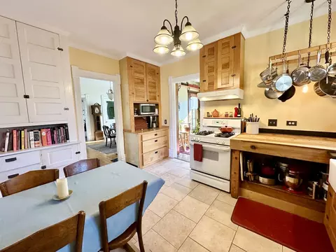 Kitchen - 104 N Commonwealth Ave, Elgin, IL 60123 photo 3 of 6