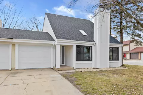 2 S 660 Harvard Dr, Warrenville, IL 60555