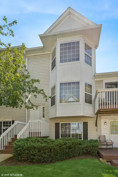 33 S Treehouse Ln, Round Lake, IL 60073