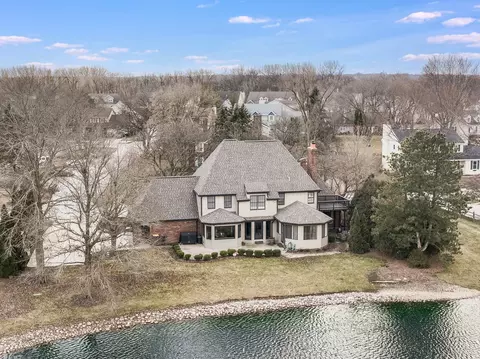 14 Windwood Ct, Sugar Grove, IL 60554