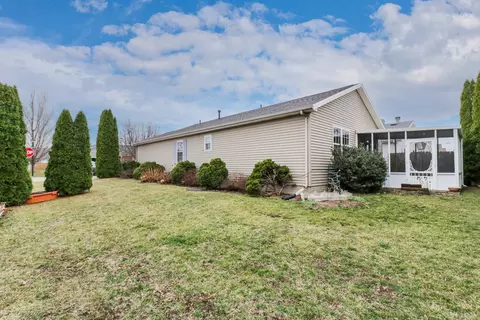 Exterior - 3510 Wegeng Dr, Bloomington, IL 61704 photo 9 of 10