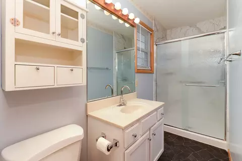 Bath - 3510 Wegeng Dr, Bloomington, IL 61704 photo 2 of 2