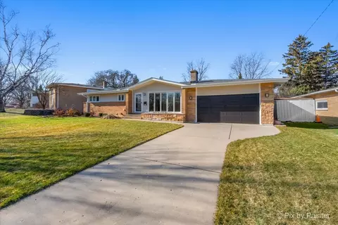 562 S Bennett Ave, Palatine, IL 60067