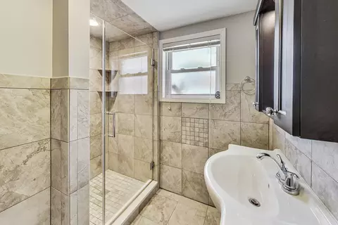 Bath - 2173 Webster Ln, Des Plaines, IL 60018 photo 2 of 2