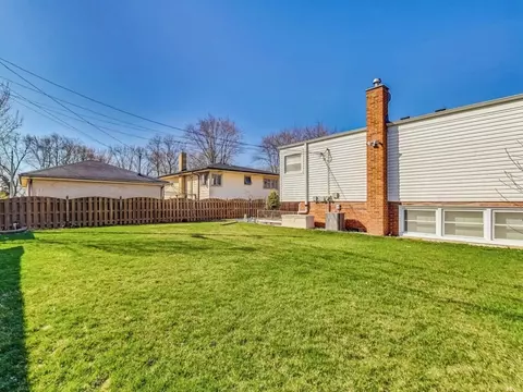 Exterior - 2173 Webster Ln, Des Plaines, IL 60018 photo 6 of 7