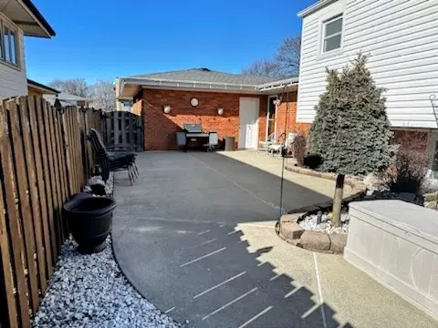 Exterior - 2173 Webster Ln, Des Plaines, IL 60018 photo 5 of 7