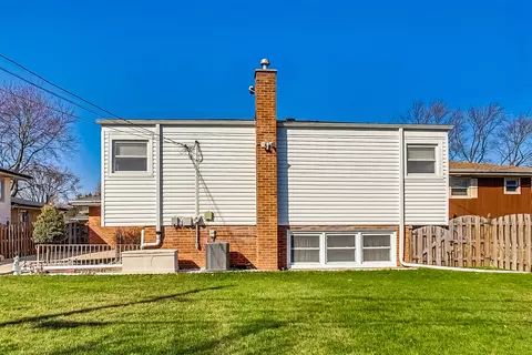 Exterior - 2173 Webster Ln, Des Plaines, IL 60018 photo 3 of 7
