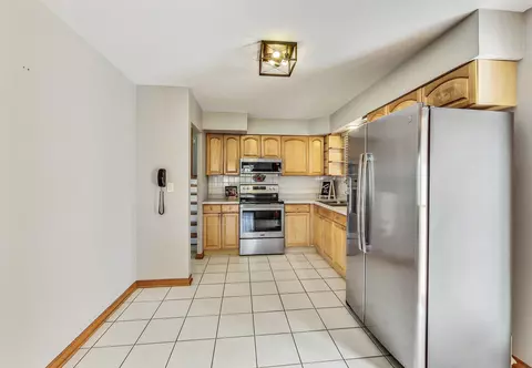 Kitchen - 2173 Webster Ln, Des Plaines, IL 60018 photo 2 of 2