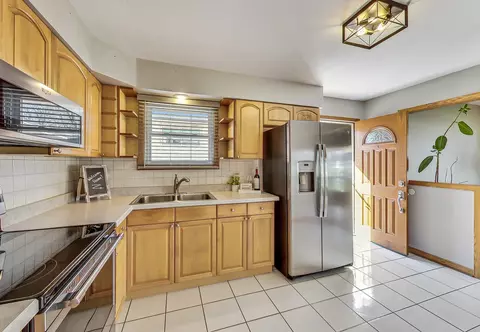 Kitchen - 2173 Webster Ln, Des Plaines, IL 60018 photo 1 of 2