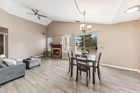 Dining - 918 Ridgefield Ln, Wheeling, IL 60090 photo 5 of 6