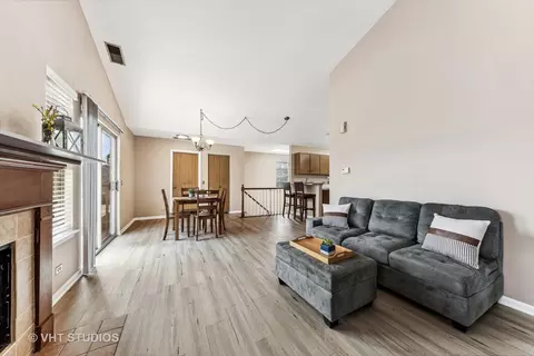 Dining - 918 Ridgefield Ln, Wheeling, IL 60090 photo 6 of 6