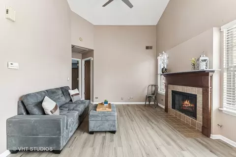 Living - 918 Ridgefield Ln, Wheeling, IL 60090 photo 1 of 2
