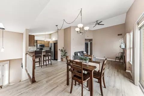Dining - 918 Ridgefield Ln, Wheeling, IL 60090 photo 2 of 6