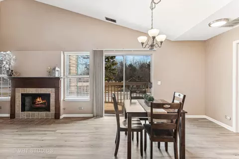 Dining - 918 Ridgefield Ln, Wheeling, IL 60090 photo 4 of 6