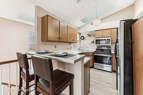 Kitchen - 918 Ridgefield Ln, Wheeling, IL 60090 photo 1 of 3