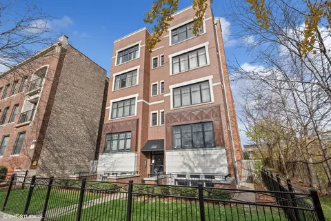 558 E Oakwood Blvd #2W, Chicago, IL 60653