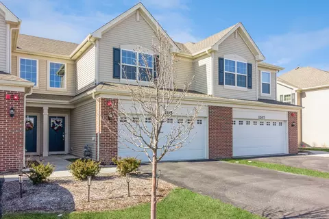 1205 Hawk Hollow Dr, Yorkville, IL 60560