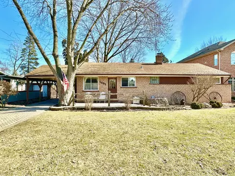 1251 N Race Ave, Arlington Heights, IL 60004