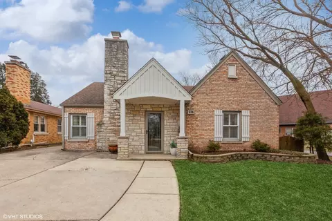 276 W Saint Charles Rd, Elmhurst, IL 60126