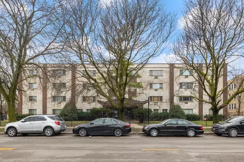 1415 W Pratt Blvd #102, Chicago, IL 60626