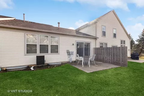 Exterior - 2804 Waterfront Ave, Algonquin, IL 60102 photo 2 of 2