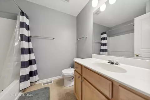 Bath - 2804 Waterfront Ave, Algonquin, IL 60102 photo 3 of 3