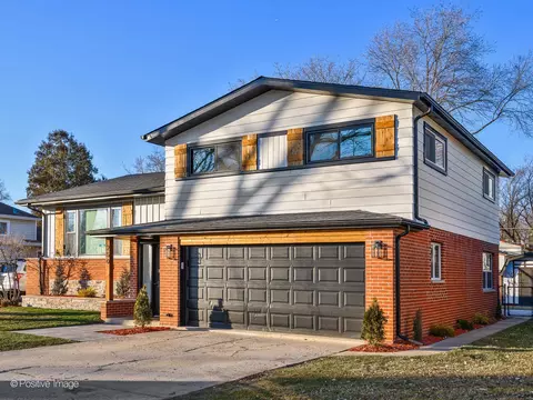 250 Brentwood Dr, Des Plaines, IL 60016