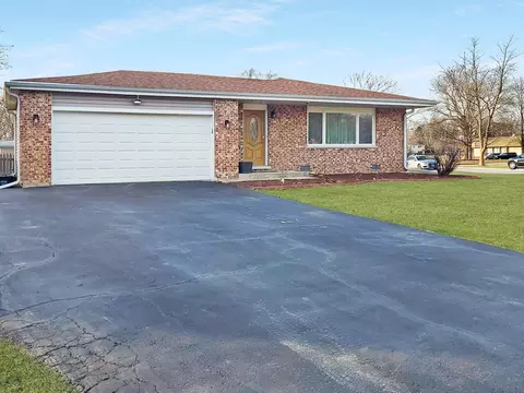 5 S480 Campbell Dr, Naperville, IL 60563