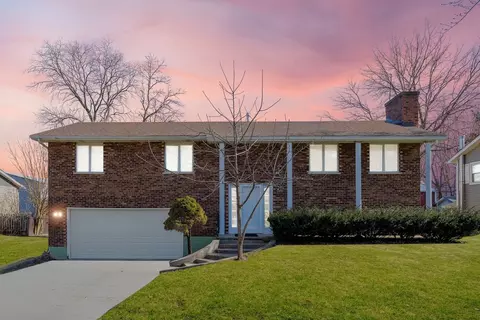 1104 Sunset Ave, Yorkville, IL 60560