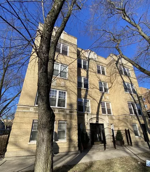 7300 N Wolcott Ave #301, Chicago, IL 60626