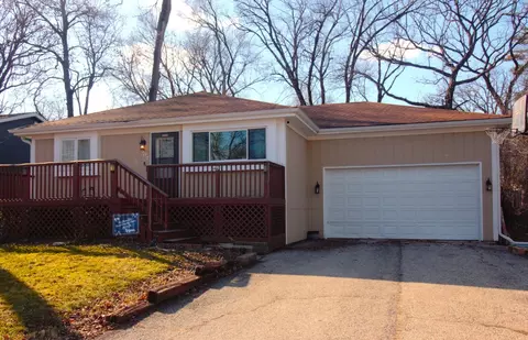 307 Locust St, Lake In The Hills, IL 60156