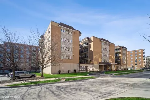 1633 River St #2A, Des Plaines, IL 60016