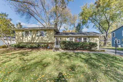 541 Cypress Dr, Naperville, IL 60540