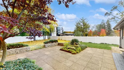 Exterior - 2140 Pfingsten Rd, Northbrook, IL 60062 photo 6 of 11